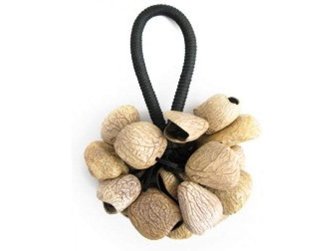 Nut cluster rattle